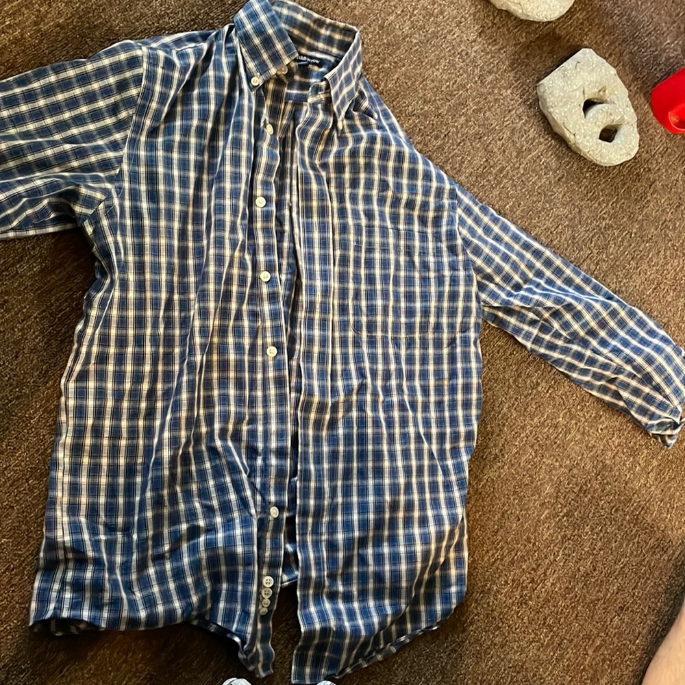 Blue & white flannel shirt.